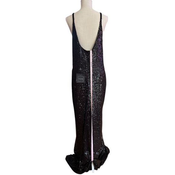 Mac Duggal NWT 26443 Black Fully Sequined Scoop Back Gown in Size 12 - Picture 9 of 9